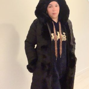 Doudoune à capuche entouré de fourrure Noir