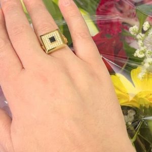 Bague carrée point noir perlée style Mouna