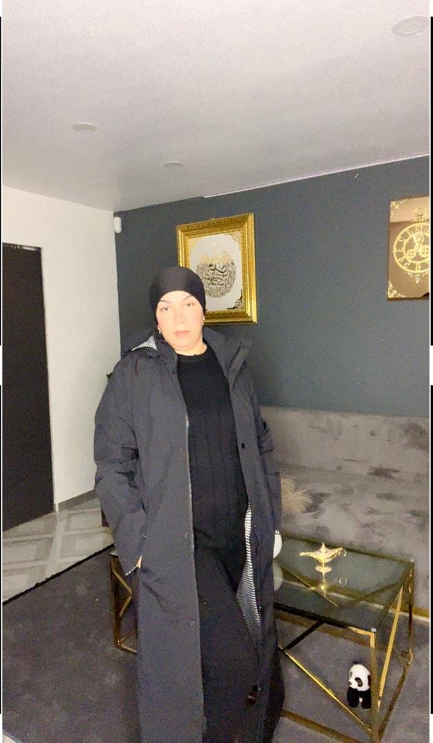 Vest avec capuche Noir idéal pour la pluie