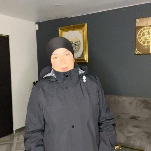 Vest avec capuche Noir idéal pour la pluie