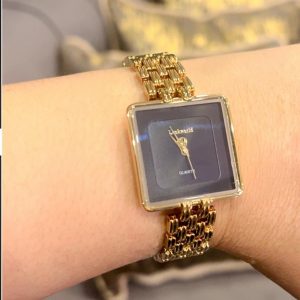 Montre femme nouvelle collection style carré différentes couleurs