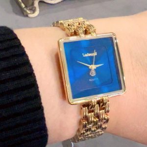 Montre femme nouvelle collection style carré différentes couleurs