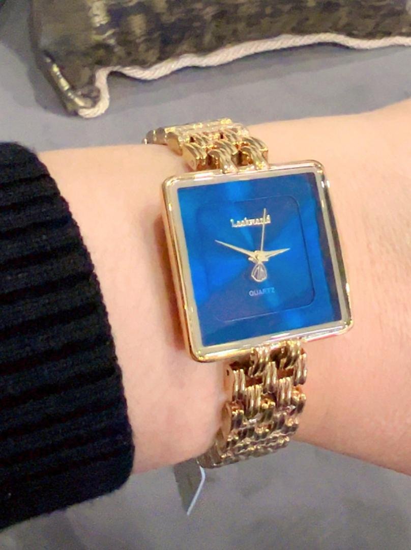 Montre femme nouvelle collection style carré différentes couleurs