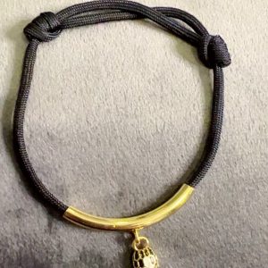 Bracelet fil noir, style Bouga
