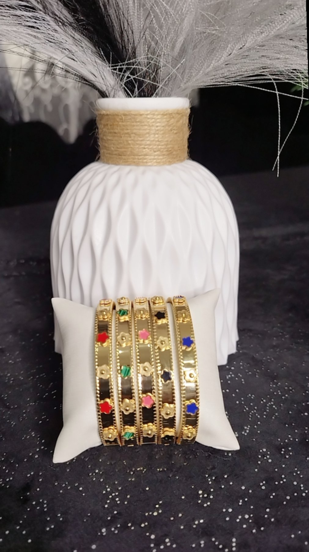 ensemble de 5 bracelets rigides couleur différente