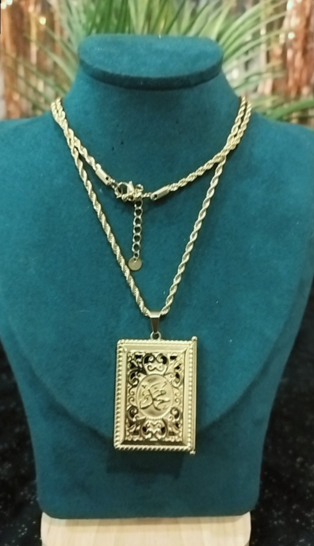 collier style livre au nom de Mohamed محمد acier inoxydable